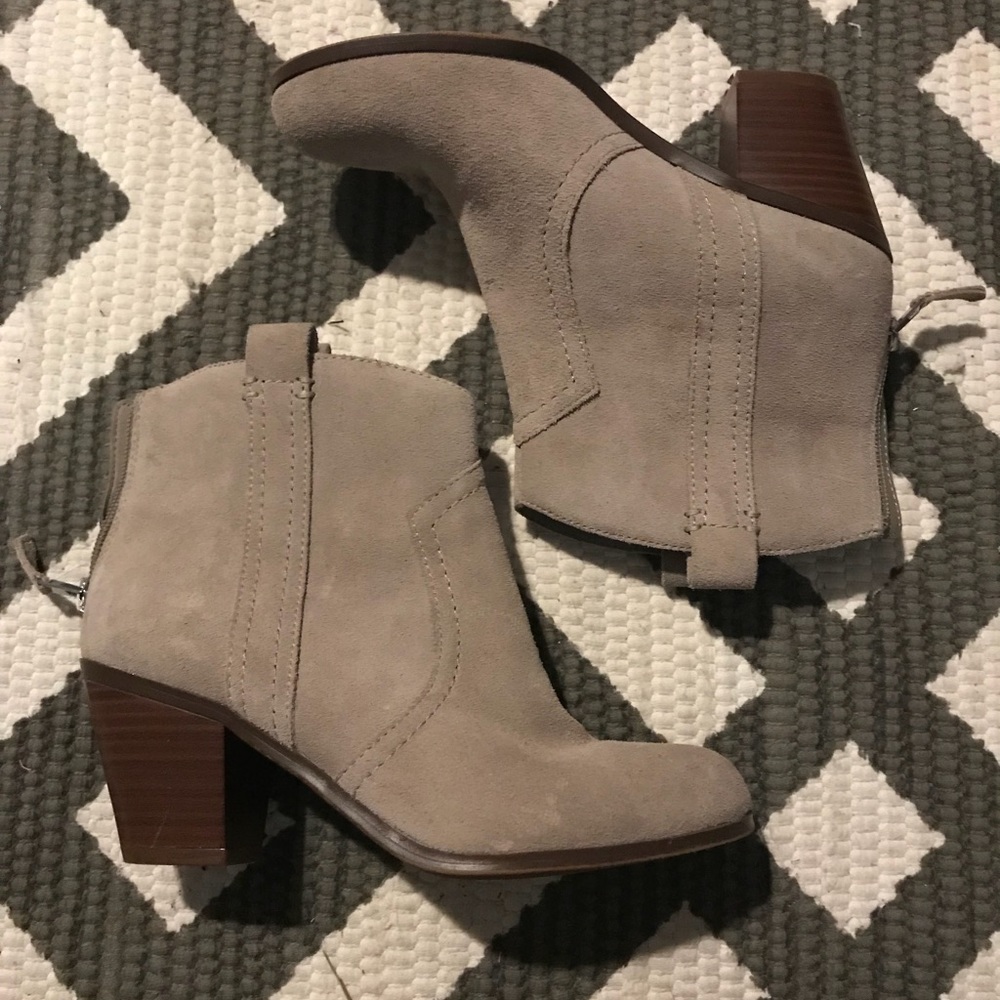 🎉LAST CHANCE🎉Sam Edelman booties size 6